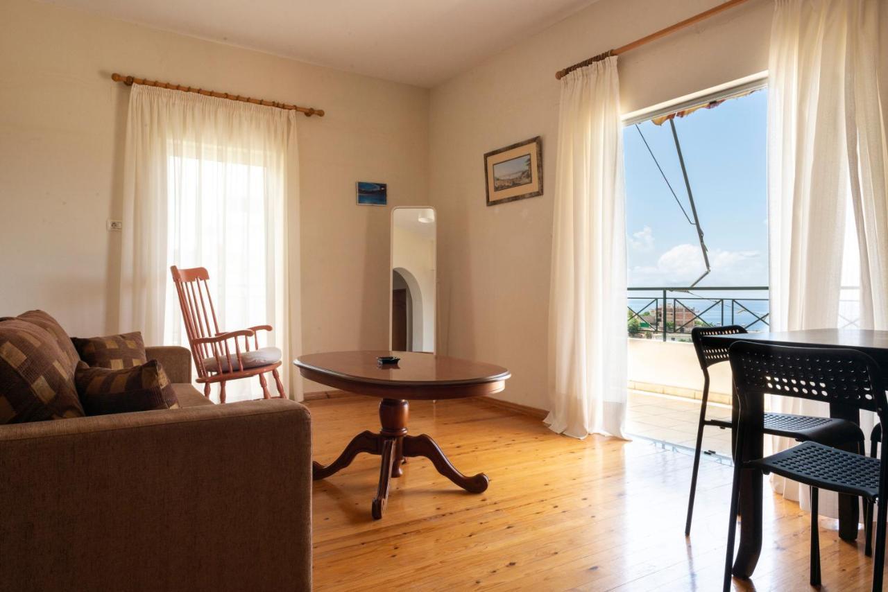 הימארה Janakis Apartments מראה חיצוני תמונה
