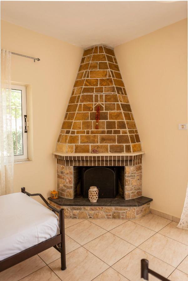 הימארה Janakis Apartments מראה חיצוני תמונה