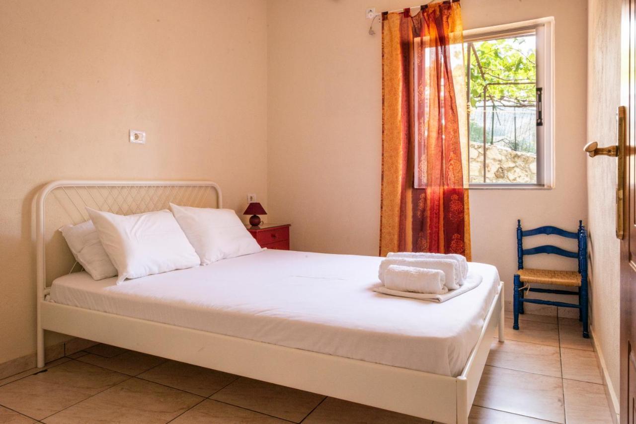 הימארה Janakis Apartments מראה חיצוני תמונה